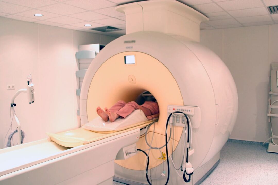 MRI za účelem diagnostiky v případě podezření na osteochondrózu bederní páteře
